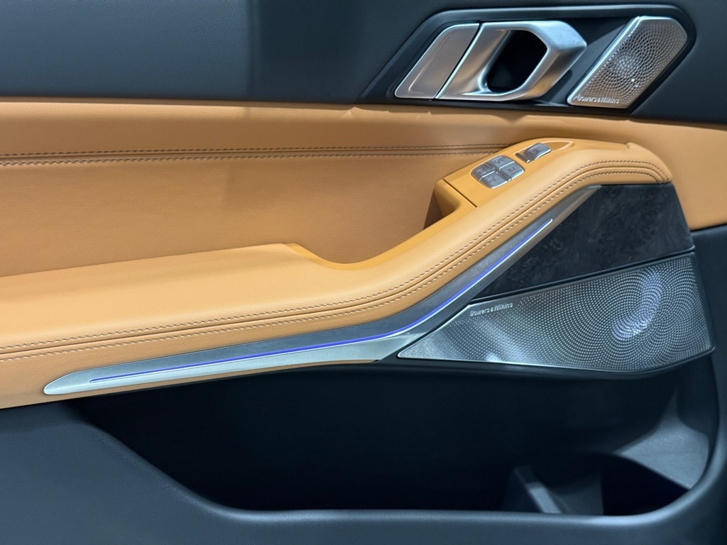 2026 BMW X7 - Image 25