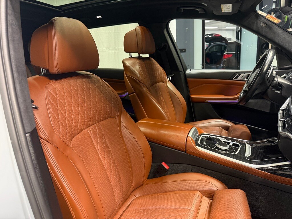 2023 BMW X7 - Image 29