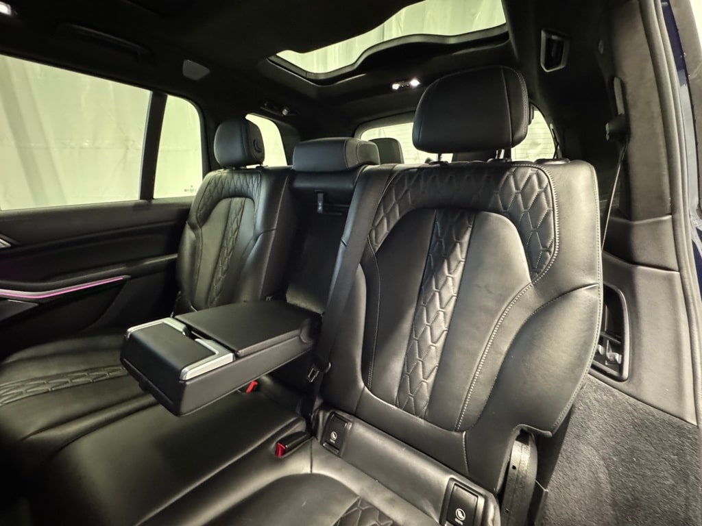 2024 BMW X7 - Image 25