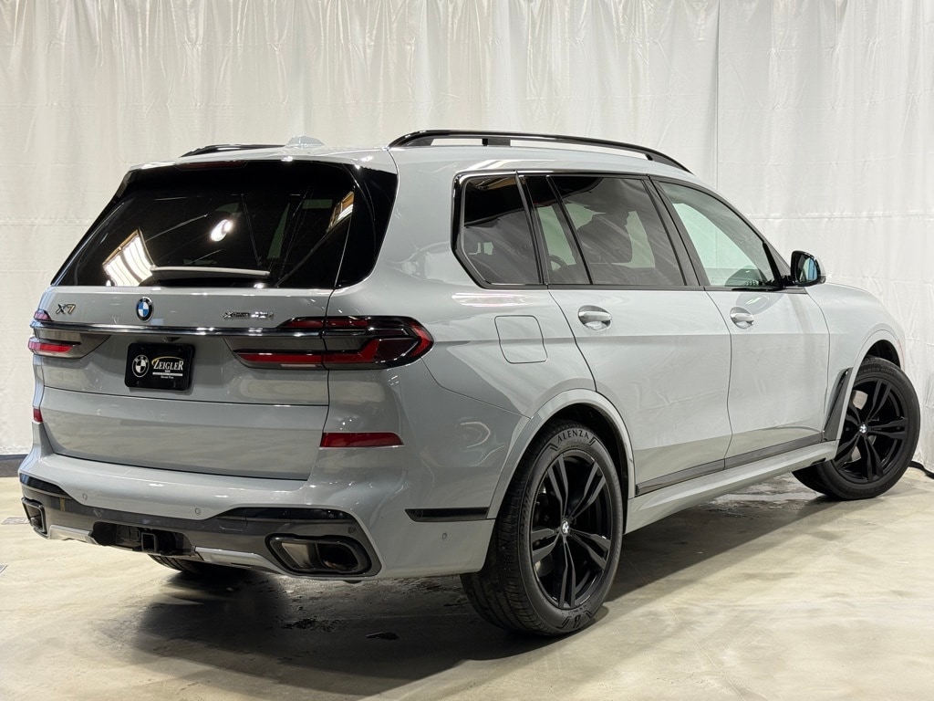 2023 BMW X7 - Image 4