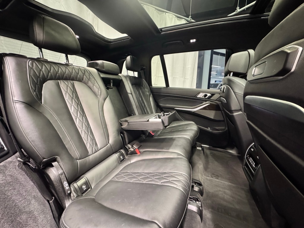 2024 BMW X7 - Image 27