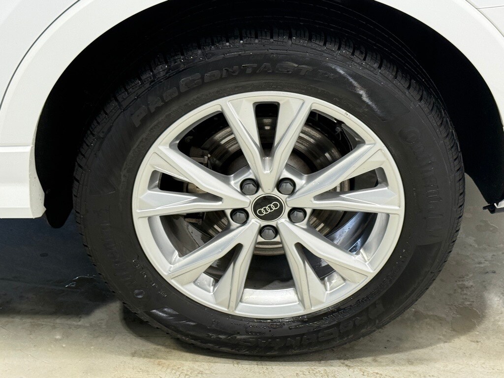 2025 AUDI Q3 - Image 9