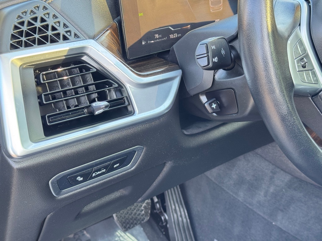 2024 BMW X7 - Image 17