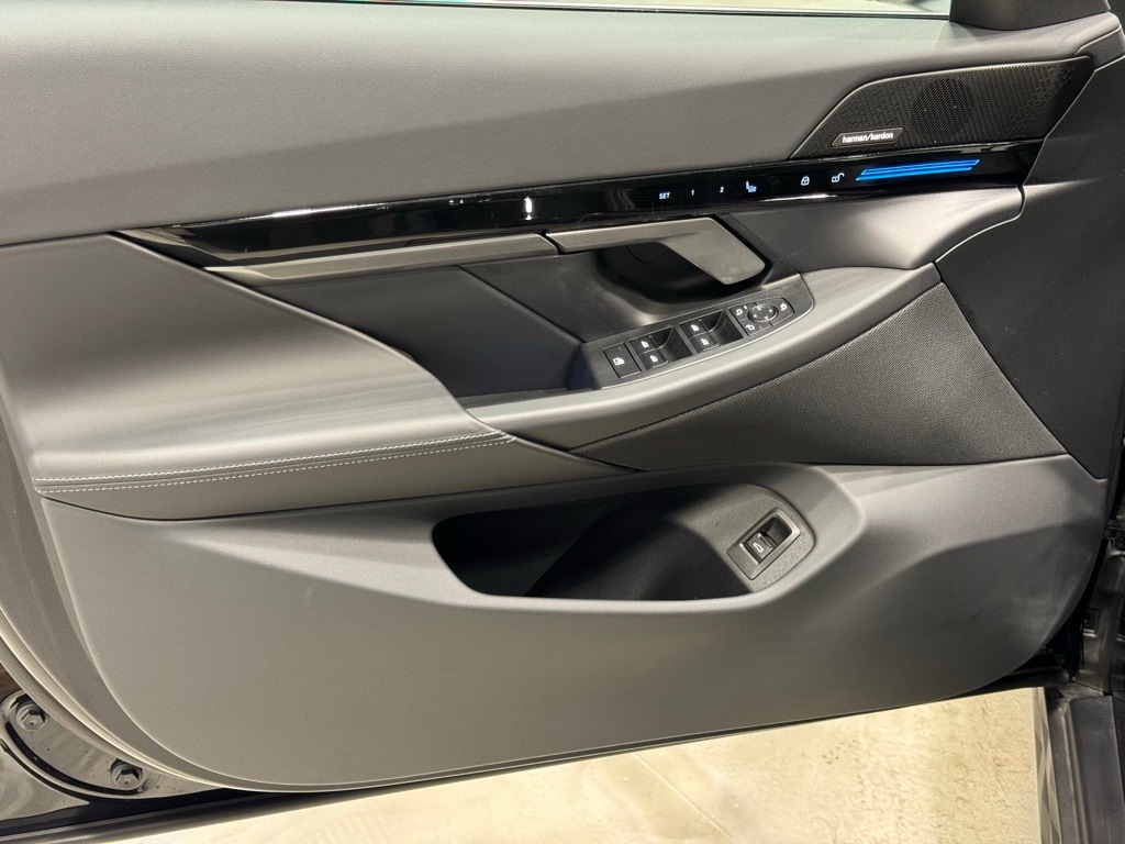 2025 BMW 530I - Image 18