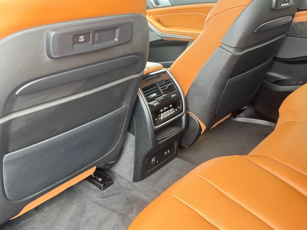 2022 BMW X7 - Image 21