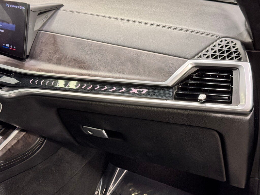 2024 BMW X7 - Image 27
