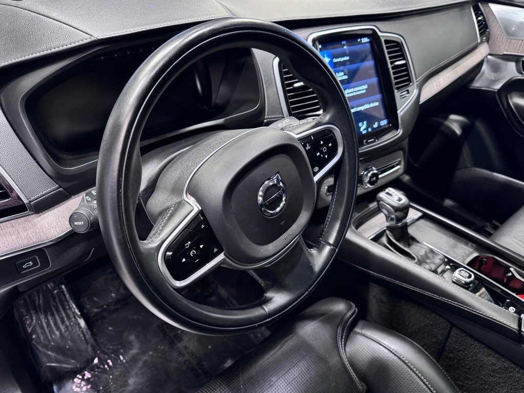 2022 VOLVO XC90 - Image 17