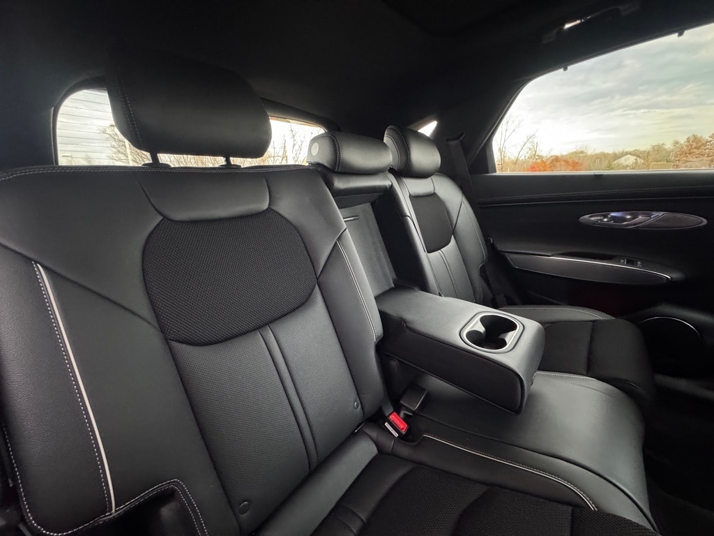 2024 GENESIS GV70 - Image 27