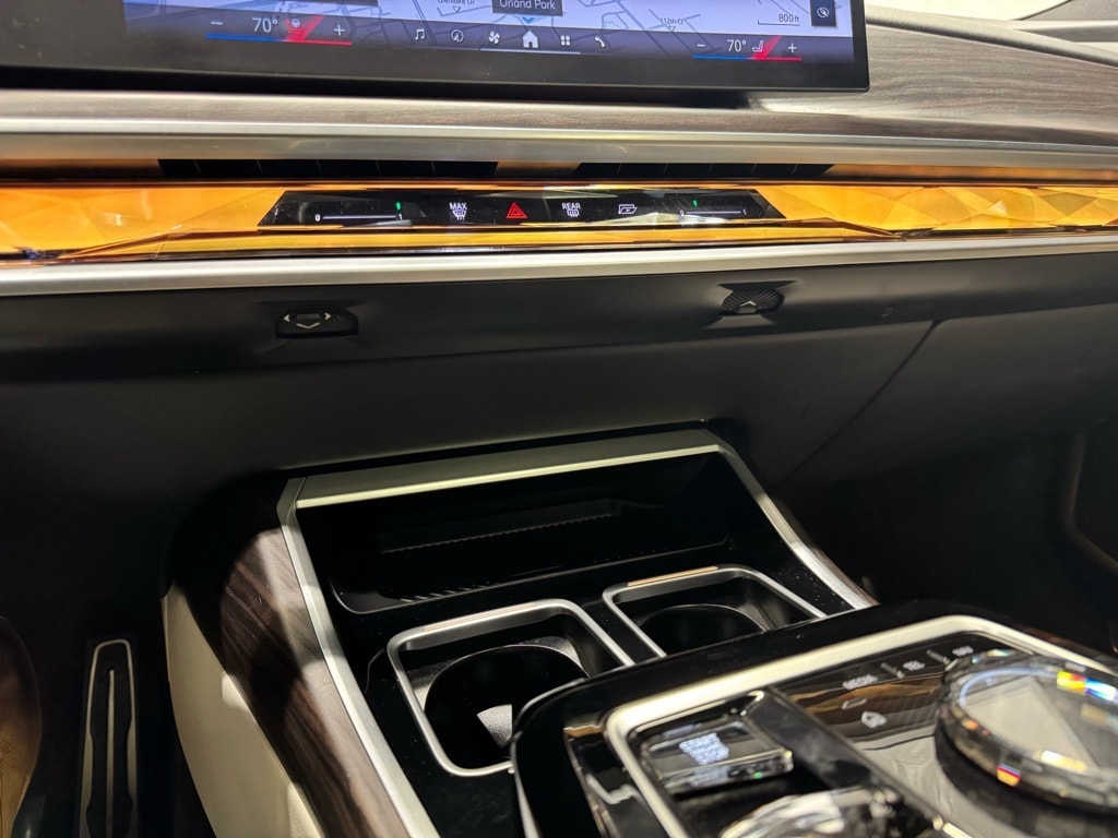 2023 BMW 740I - Image 9
