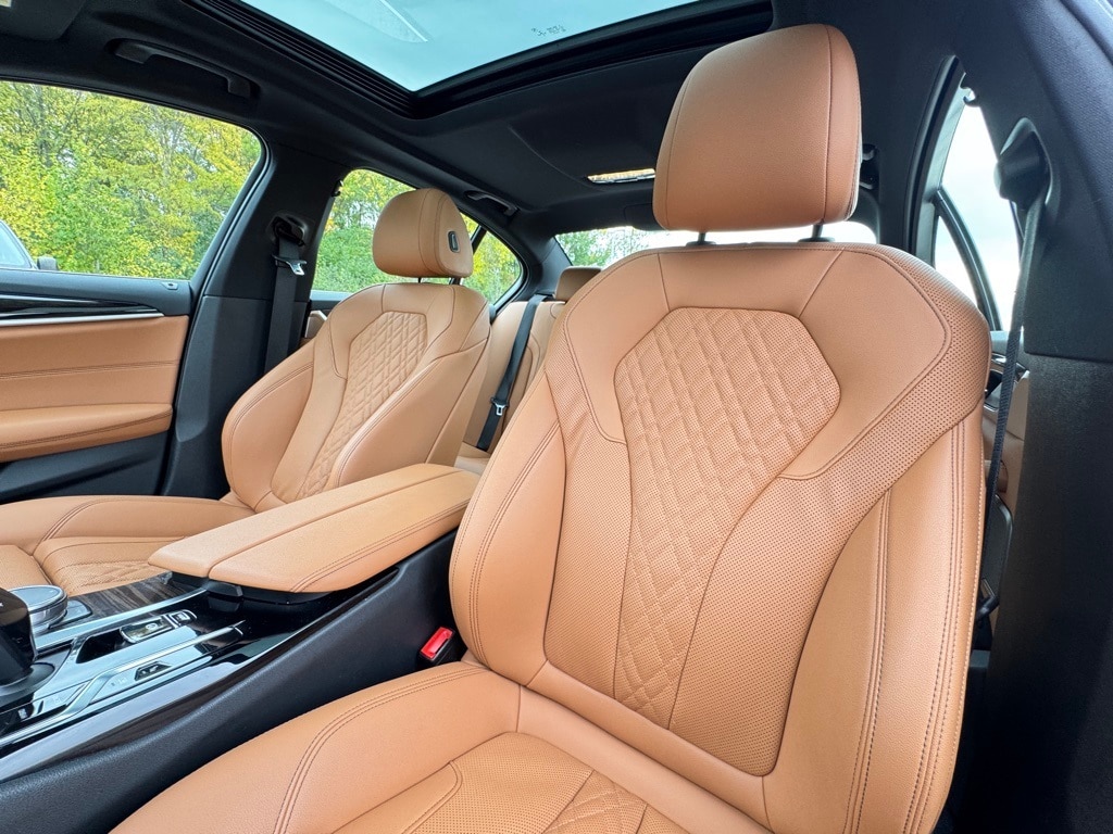 2023 BMW 530E - Image 21