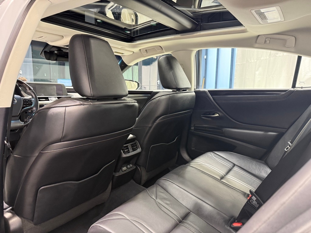 2021 LEXUS ES - Image 23