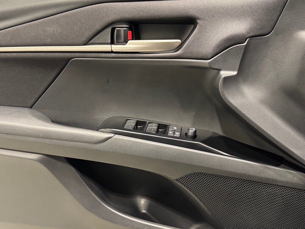 2025 TOYOTA CAMRY - Image 18