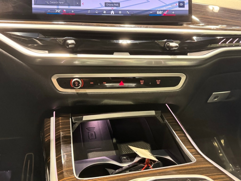 2024 BMW X7 - Image 8