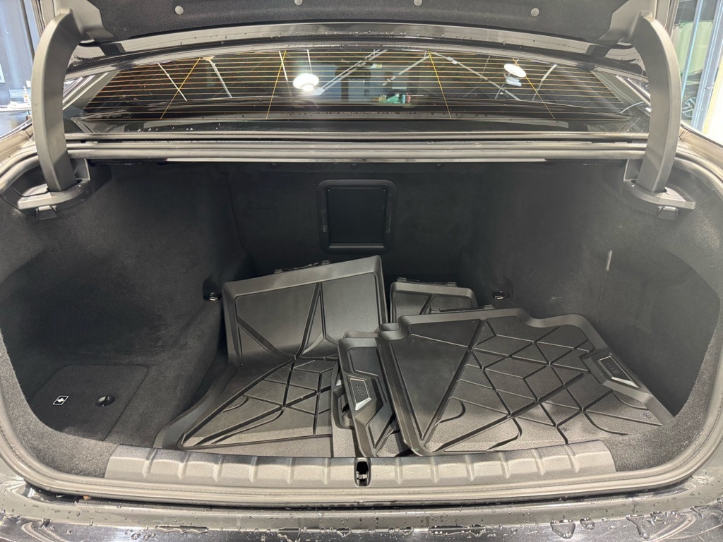 2023 BMW 740I - Image 24