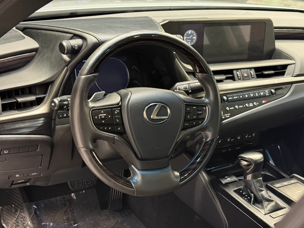 2021 LEXUS ES - Image 13