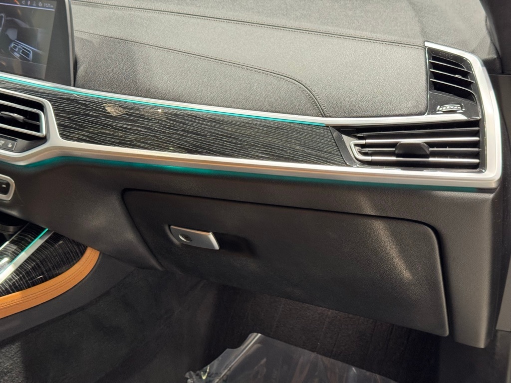 2022 BMW X7 - Image 28