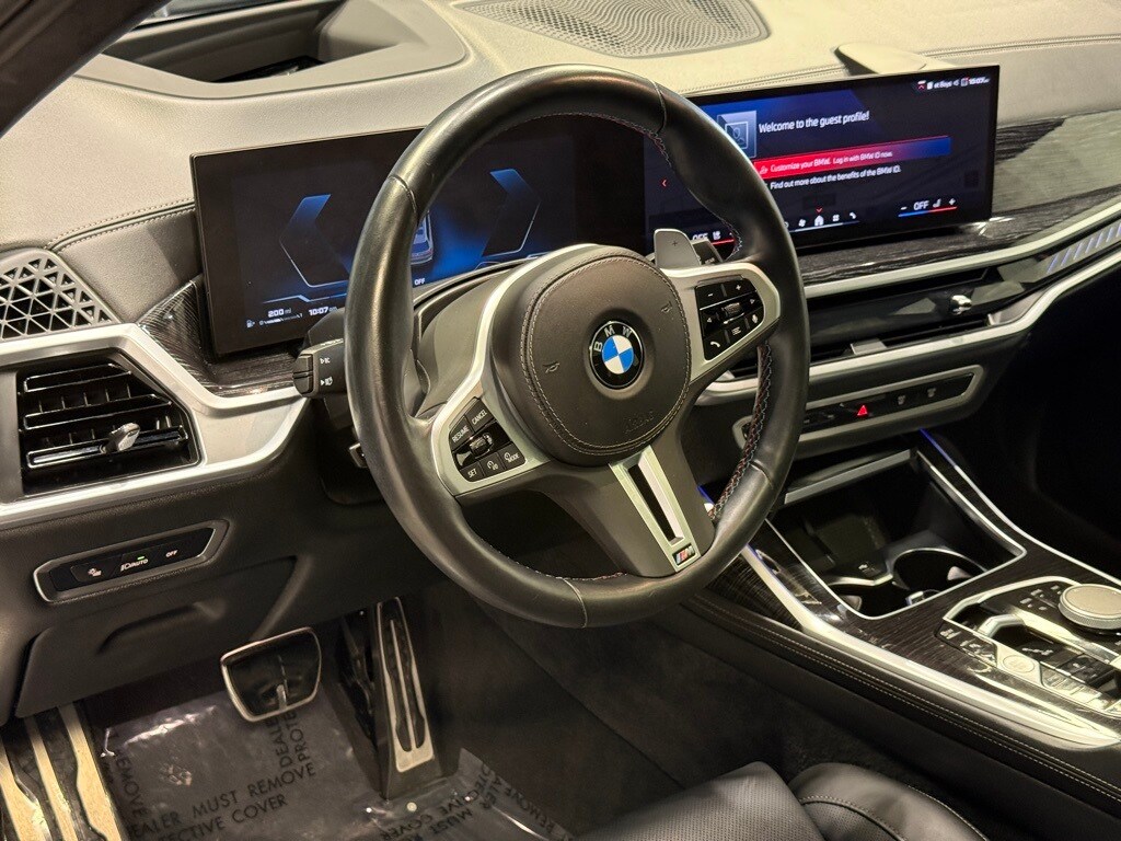 2025 BMW X7 - Image 12