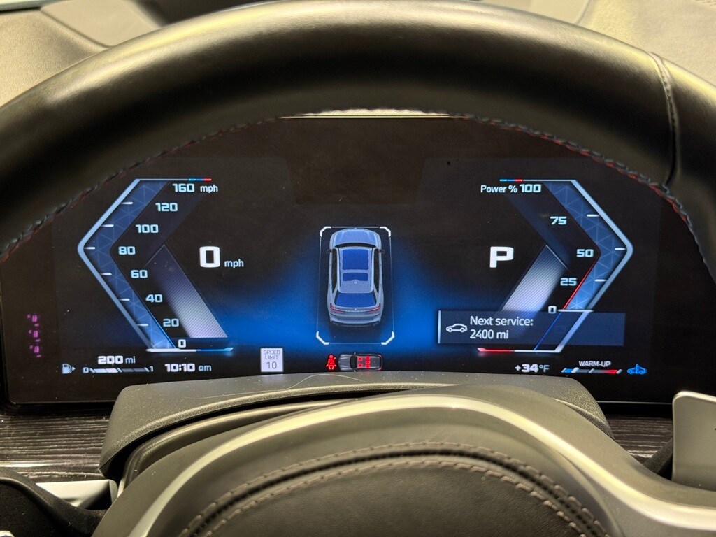 2025 BMW X7 - Image 28