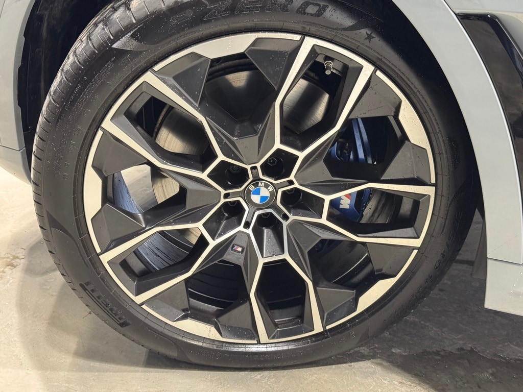 2025 BMW X7 - Image 7