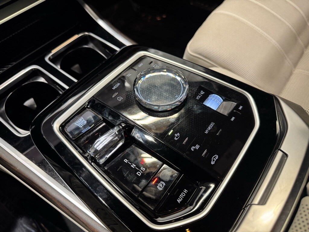 2023 BMW 740I - Image 10
