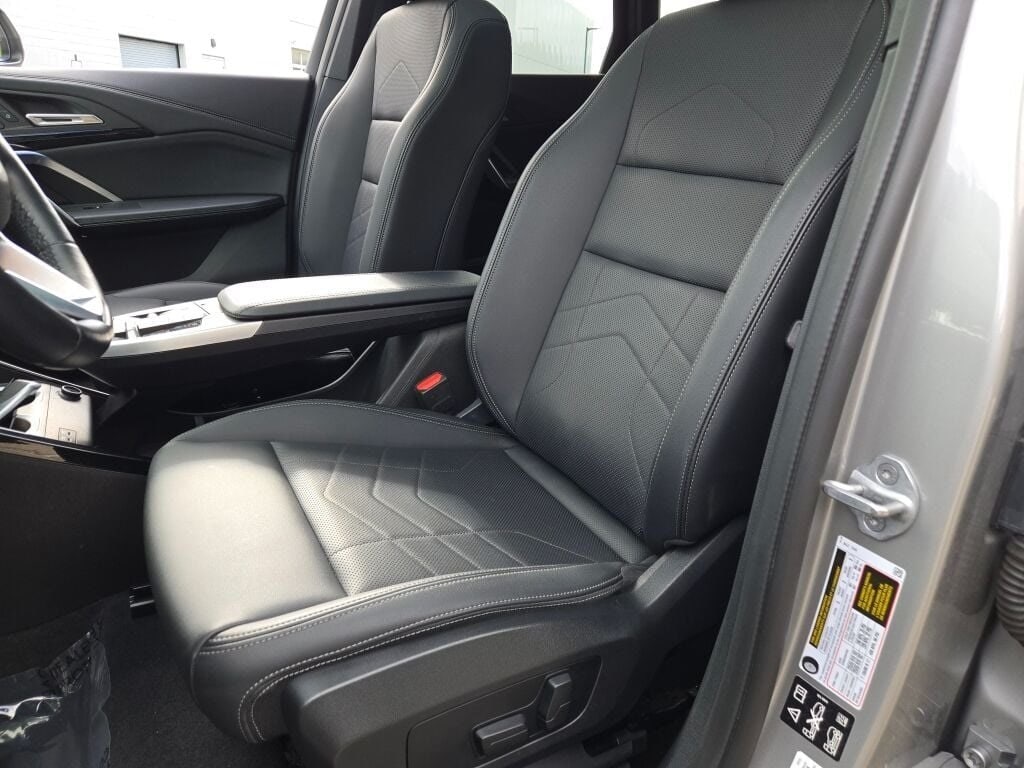 2025 BMW X1 - Image 11