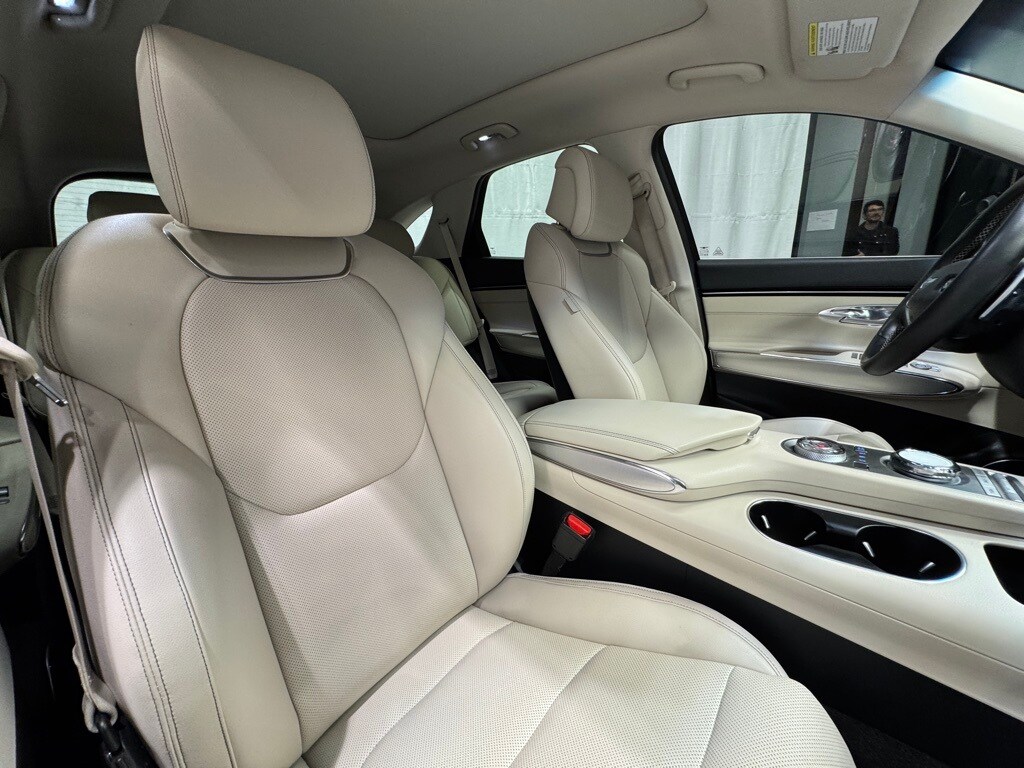 2024 GENESIS GV70 - Image 29
