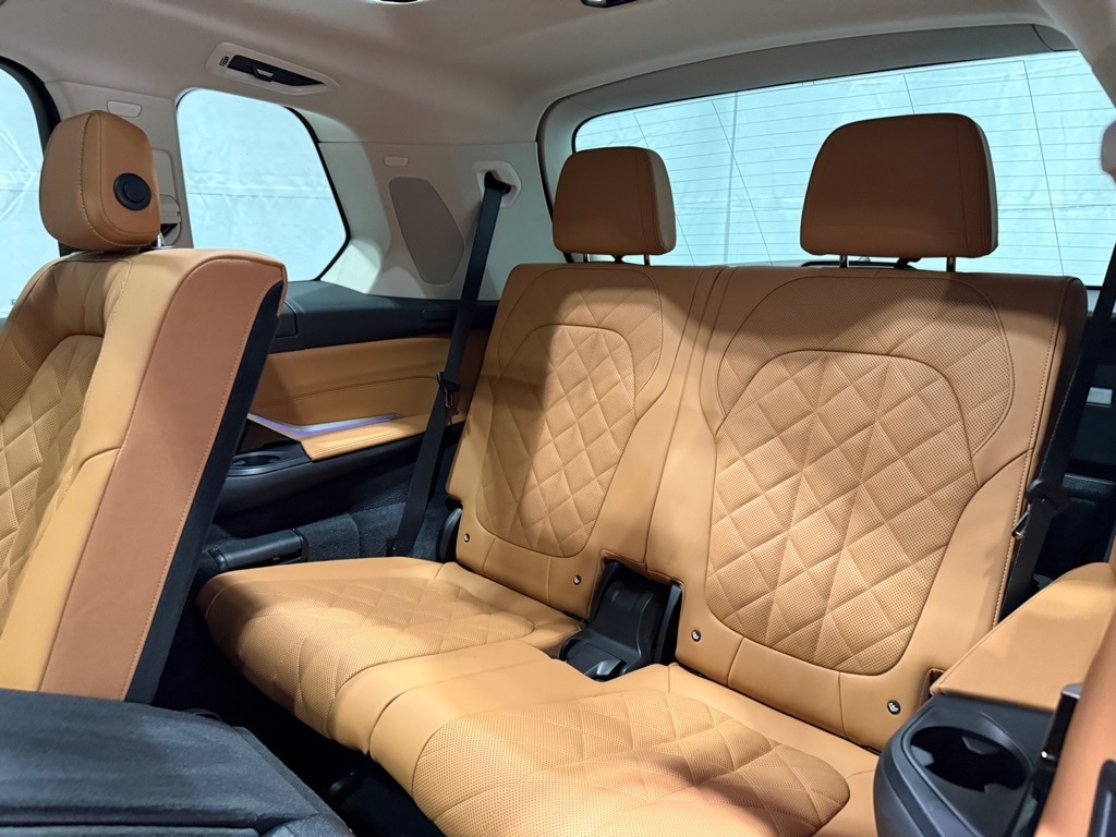 2026 BMW X7 - Image 28