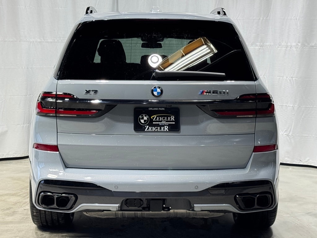 2025 BMW X7 - Image 5