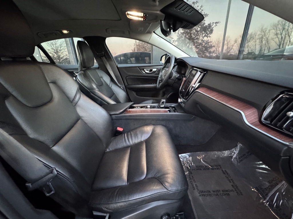 2024 VOLVO S60 - Image 30