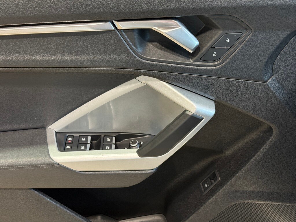 2025 AUDI Q3 - Image 16