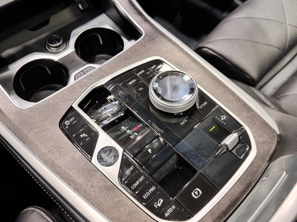 2024 BMW X7 - Image 10