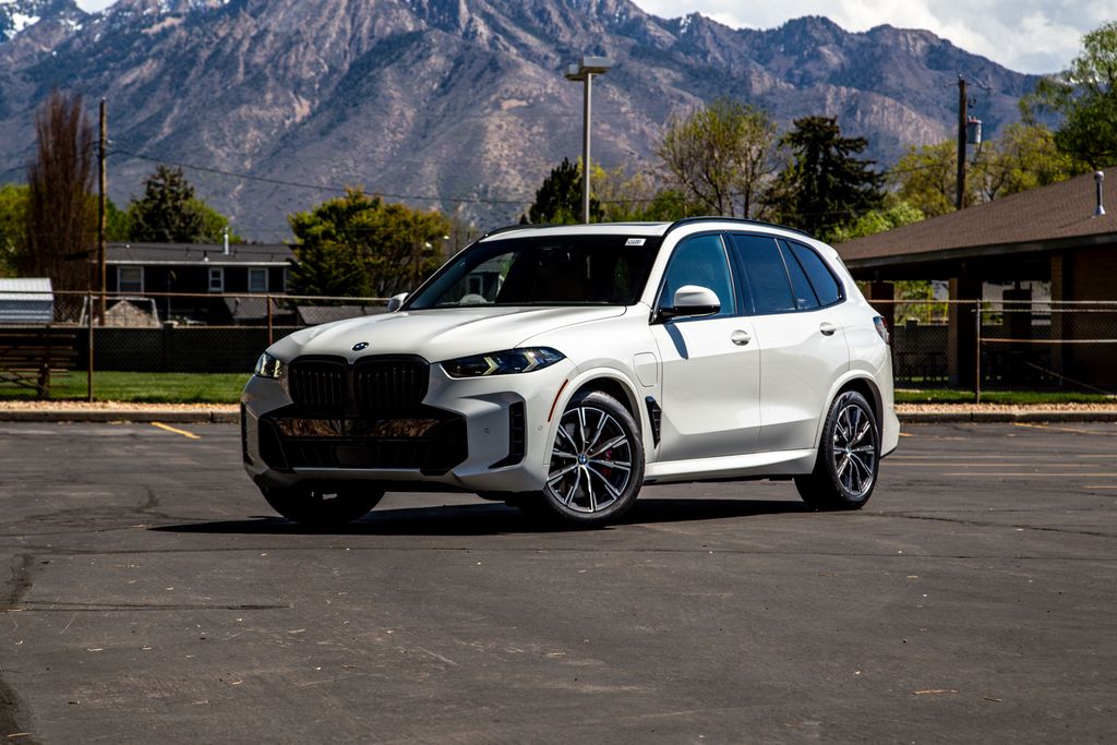 2026 BMW X5 xDrive50e's photo