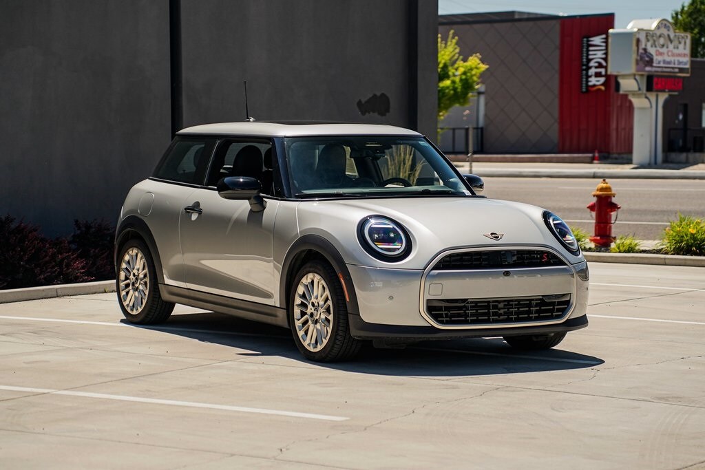 2025 Mini Cooper 2 Door Hardtop S photo 3
