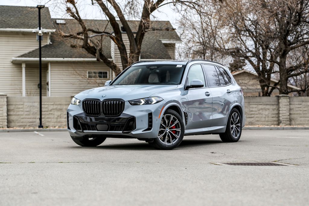 2026 BMW X5 xDrive50e's photo