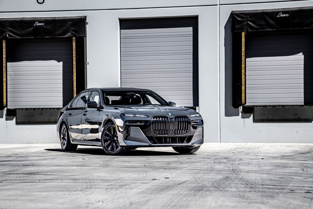 2026 BMW 7 Series 760i - Photo 12