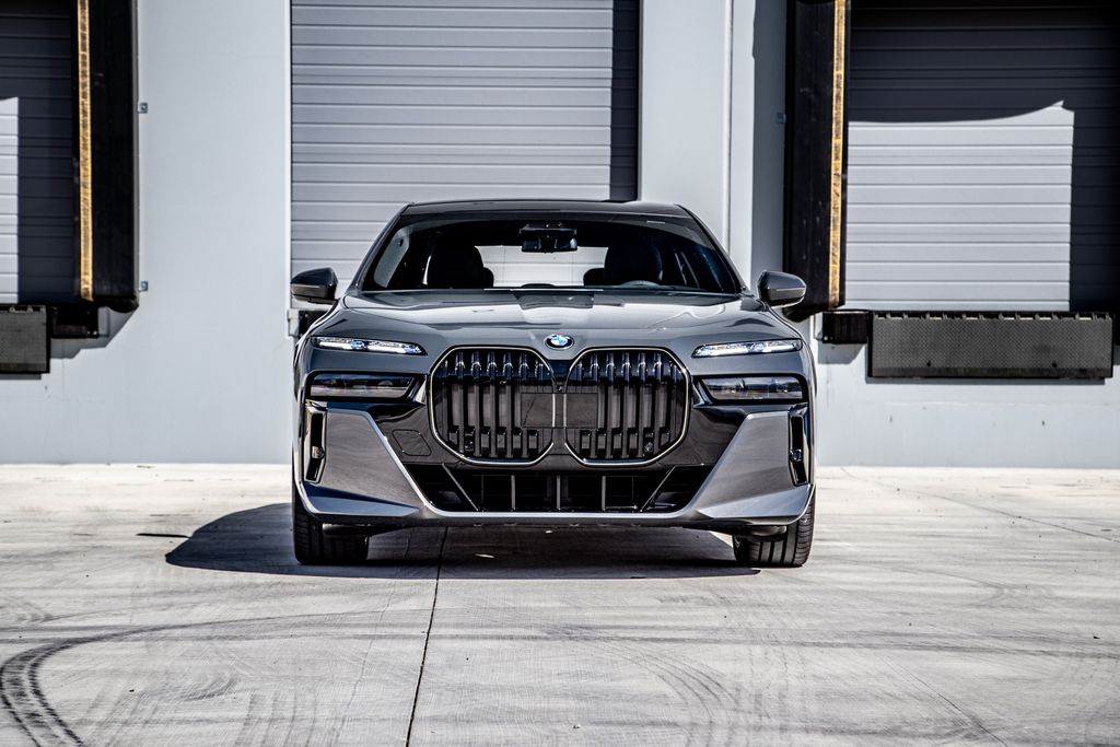 2026 BMW 7 Series 760i - Photo 13