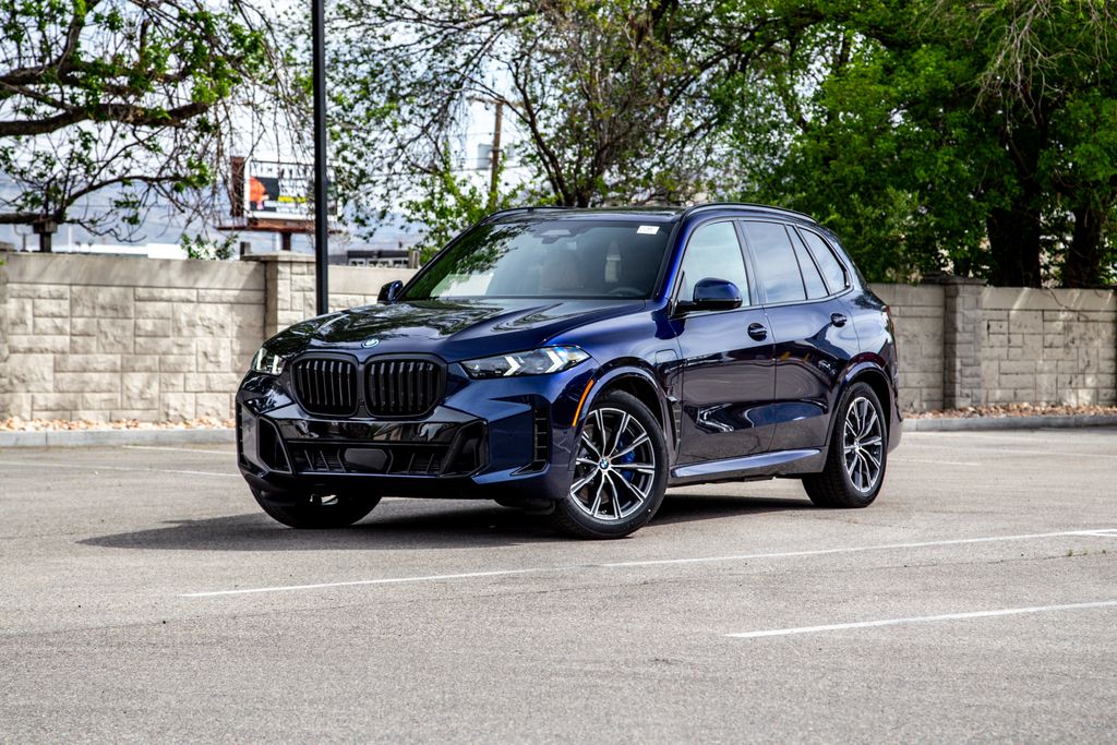 2026 BMW X5 xDrive50e's photo