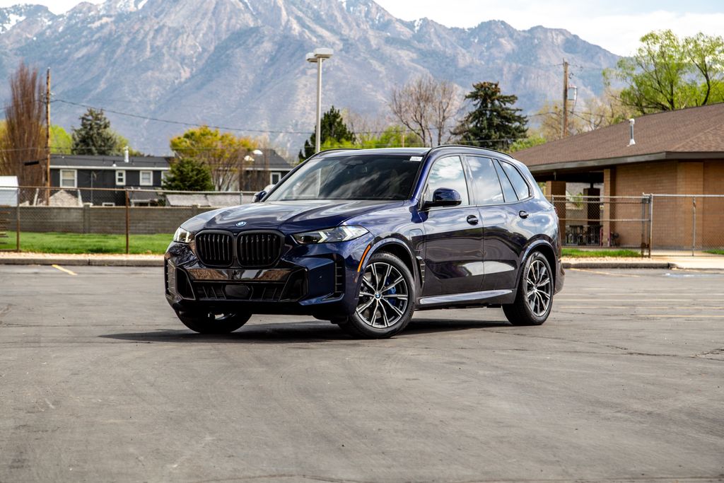 2026 BMW X5 xDrive50e's photo