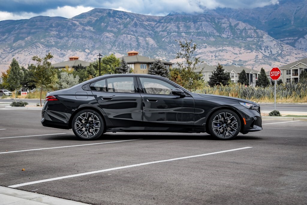 2026 BMW 5 Series 530i - Photo 6