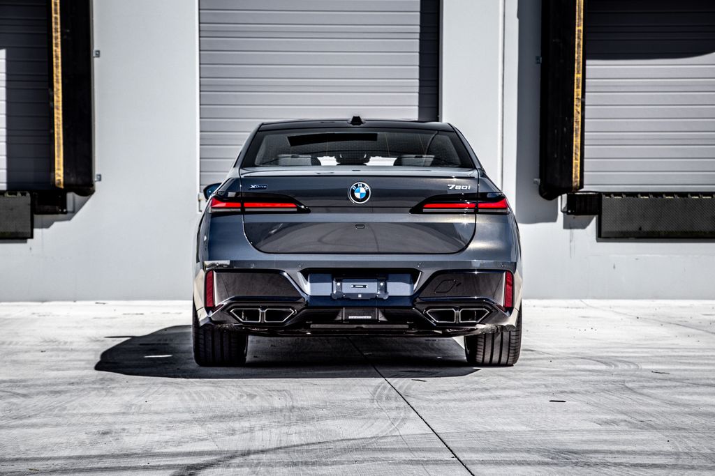 2026 BMW 7 Series 760i - Photo 7