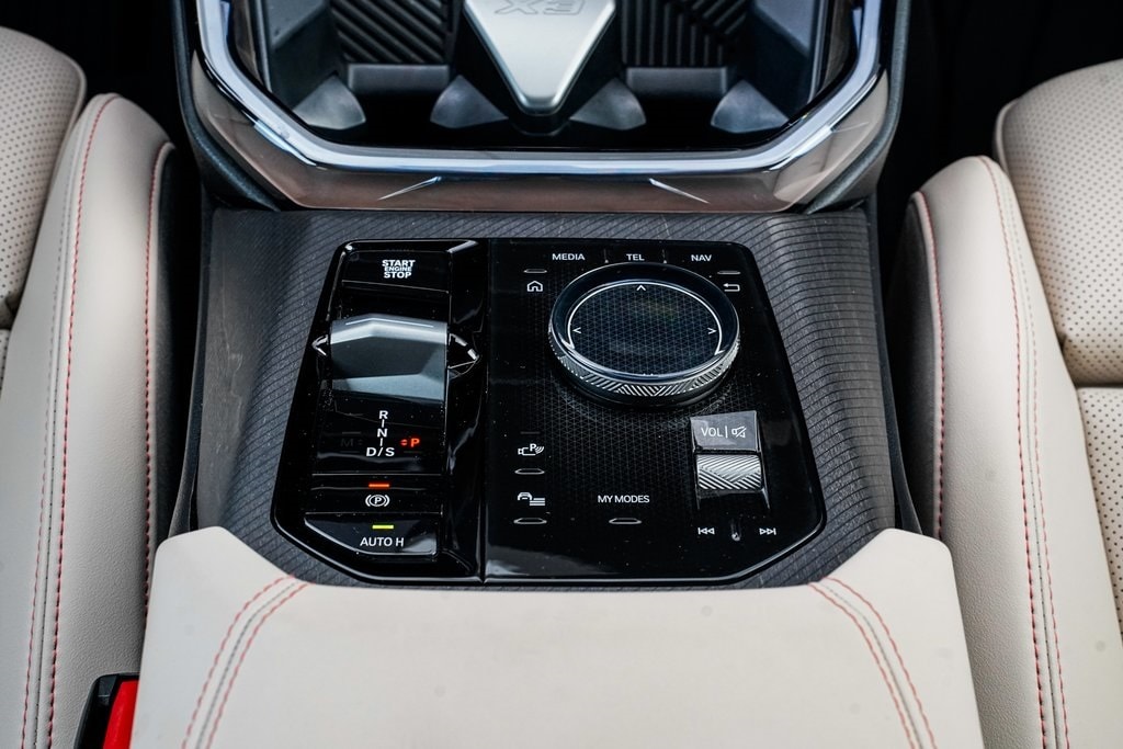 2026 BMW X3 30 - Photo 13