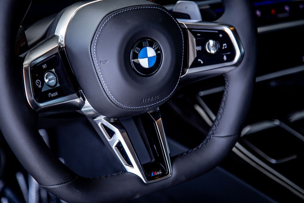 2026 BMW 7 Series 760i - Photo 17
