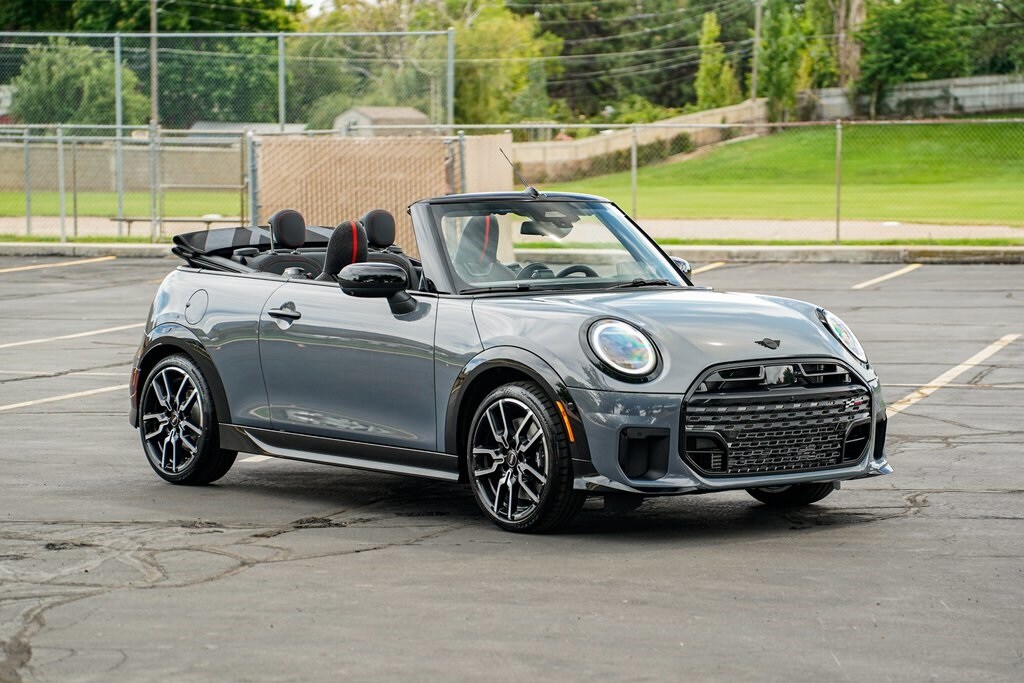 2026 Mini Cooper Convertible Iconic photo 4