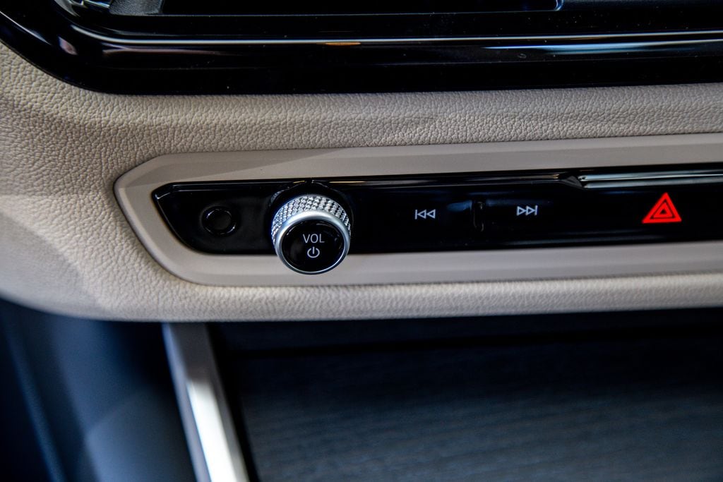 2026 BMW 3 Series 330i - Photo 16