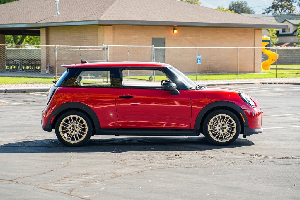 2025 Mini Cooper 2 Door Hardtop S Iconic photo 4