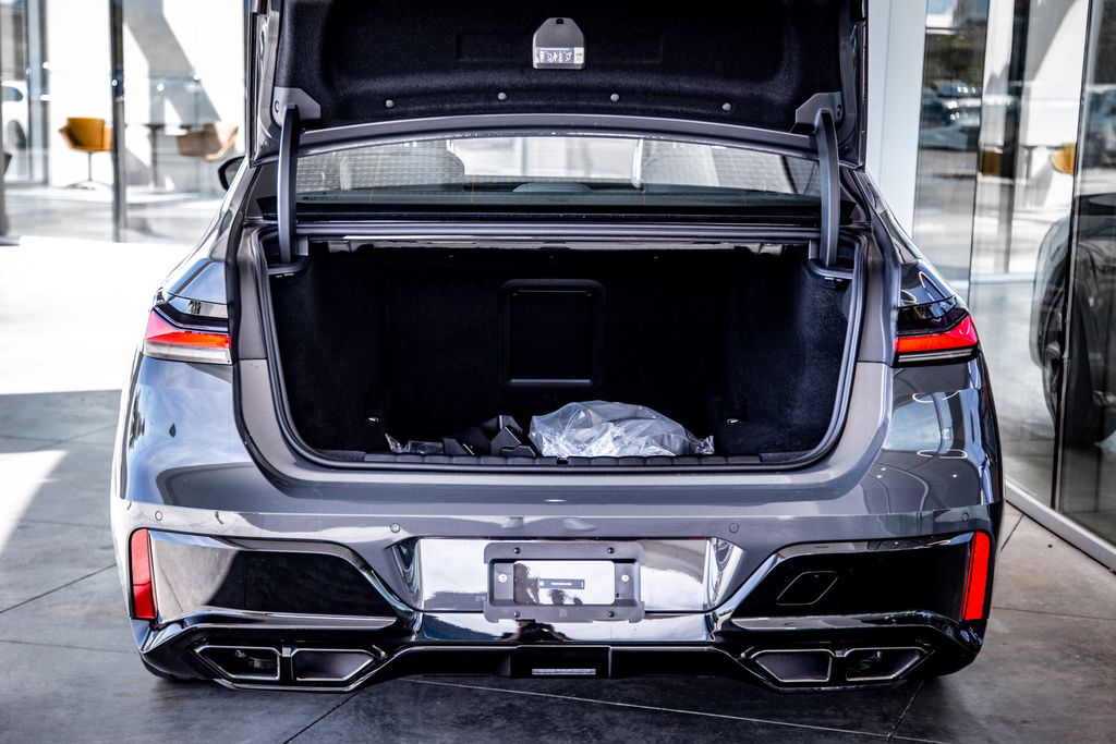 2026 BMW 7 Series 760i - Photo 38