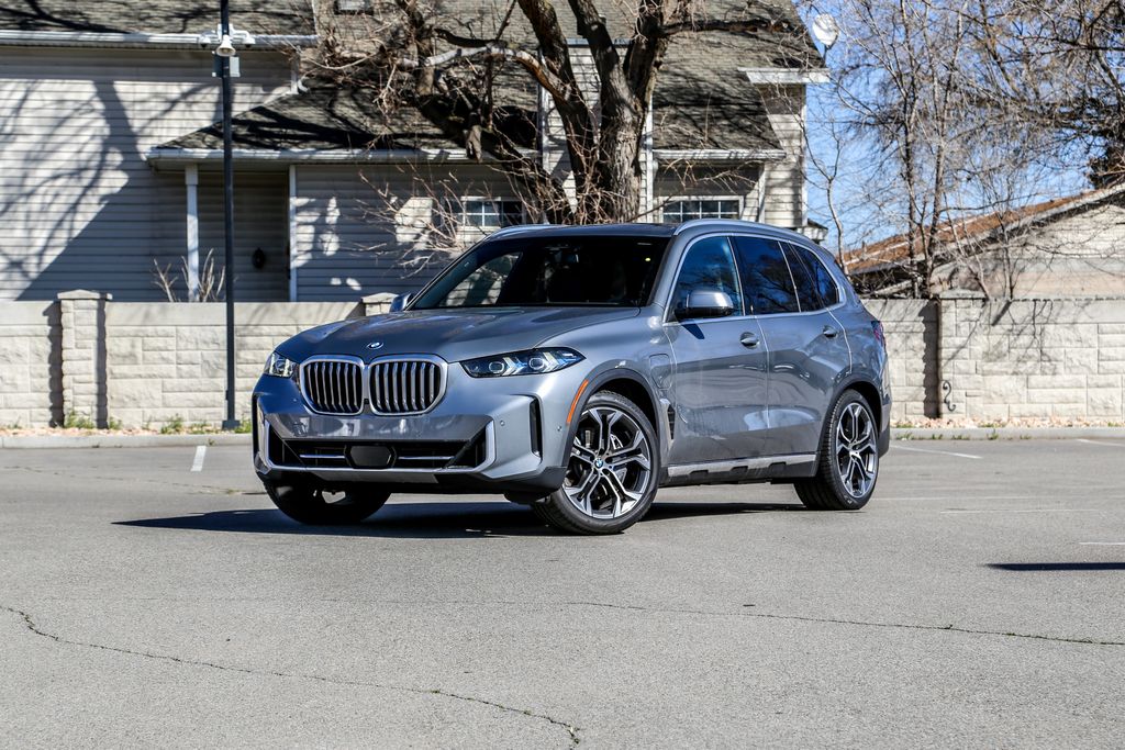 2026 BMW X5 xDrive50e's photo