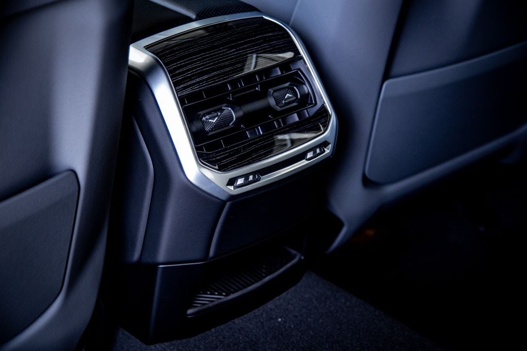 2026 BMW 7 Series 760i - Photo 32