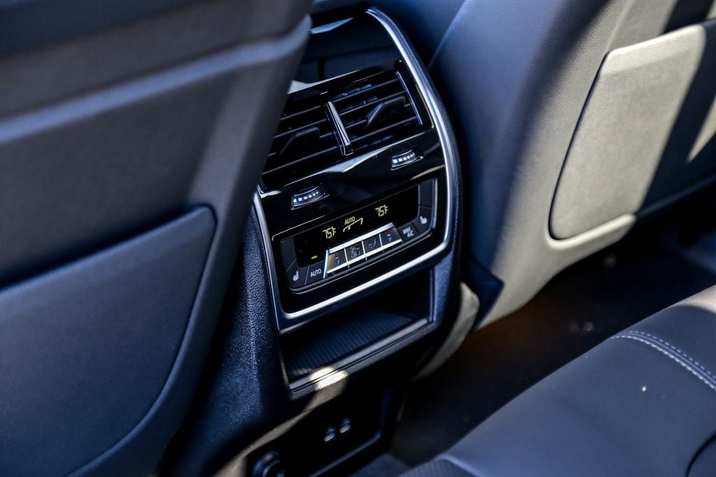 2026 BMW X5 50e - Photo 23