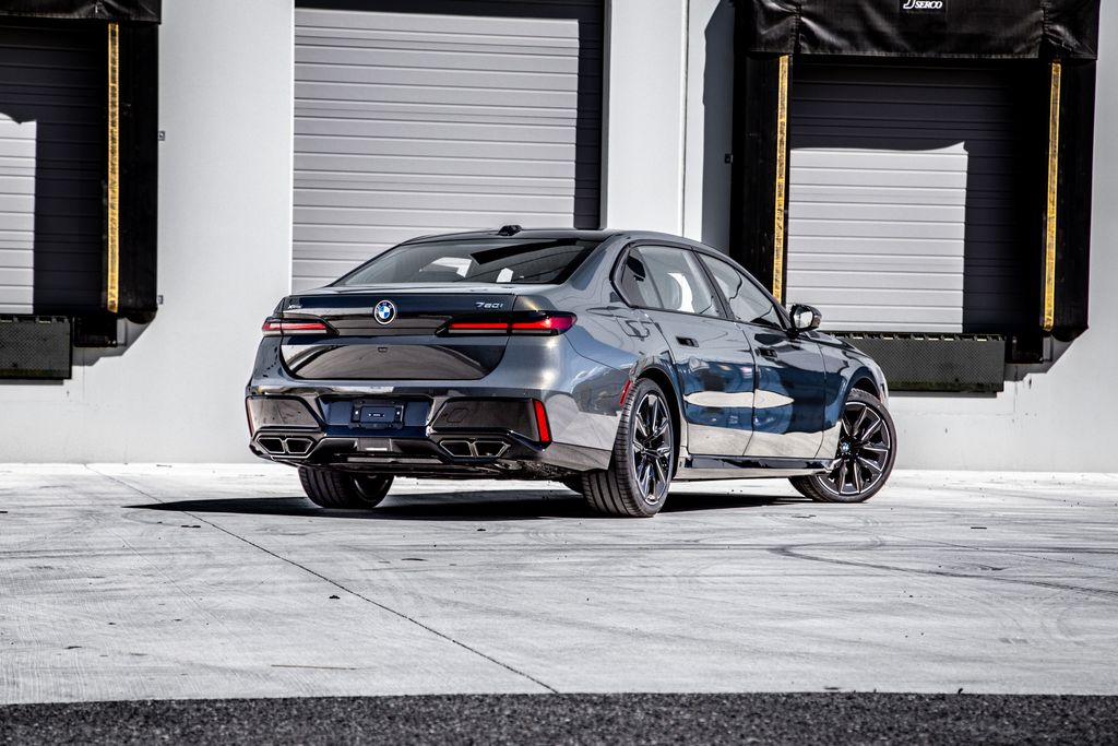 2026 BMW 7 Series 760i - Photo 8